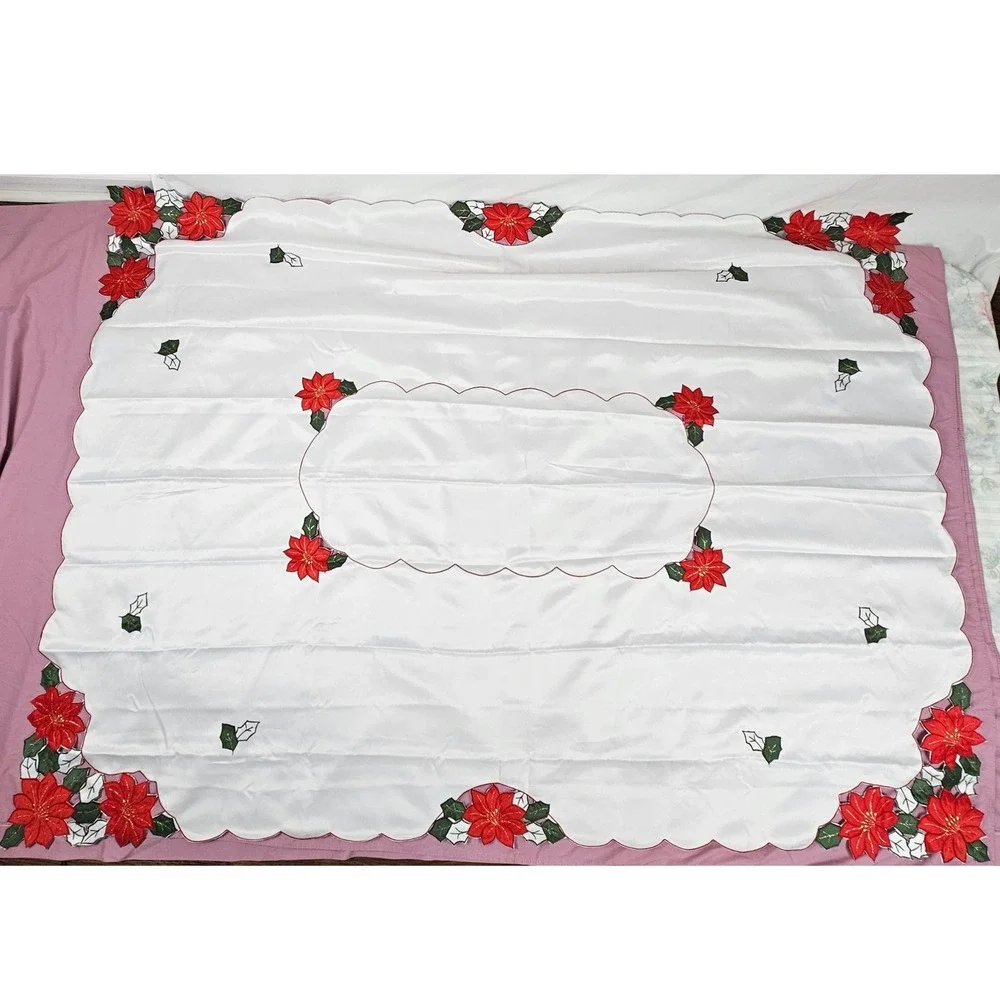 St Nicholas Square White Tablecloth Red‎ Poinsettia Scalloped Edges 68x51